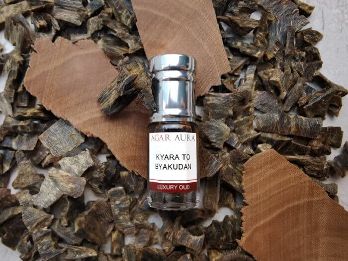 Kyara To Byakudan Perfume Bottle